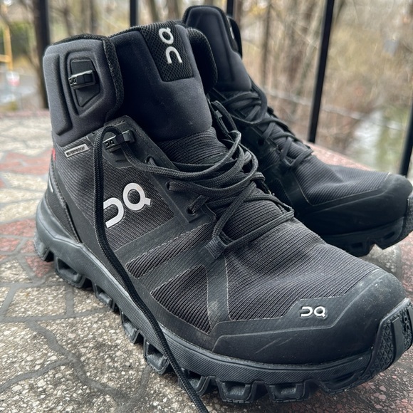 ON running waterproof hiking boots - Picture 3 of 4